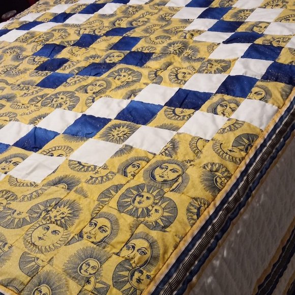 SALE  Vintage pattern Quilt Hand Quilted  Sun Moon Design 78 X 88” Full/Queen - Picture 3 of 14